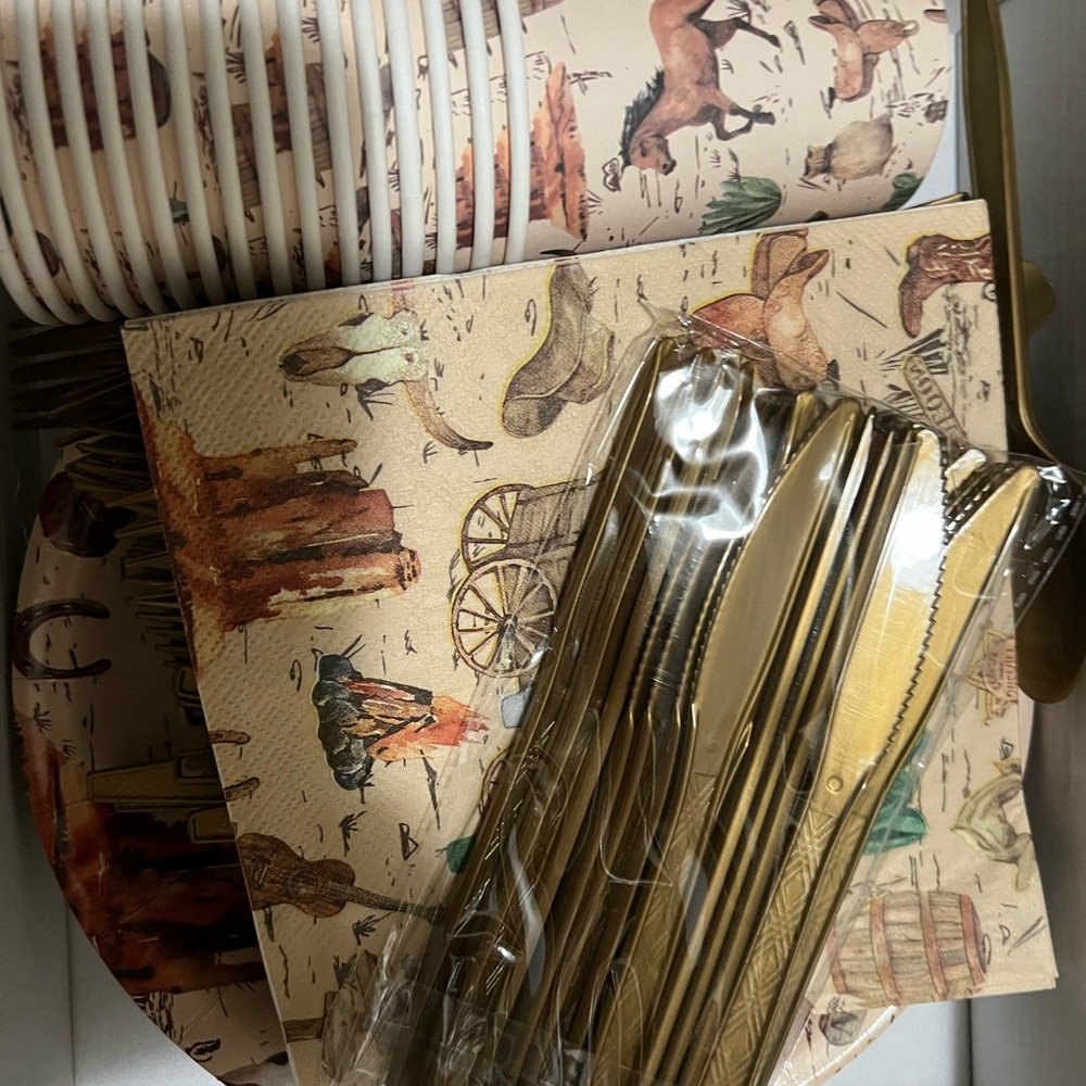 Western Theme Party Supplies Set with Gold Cutlery
